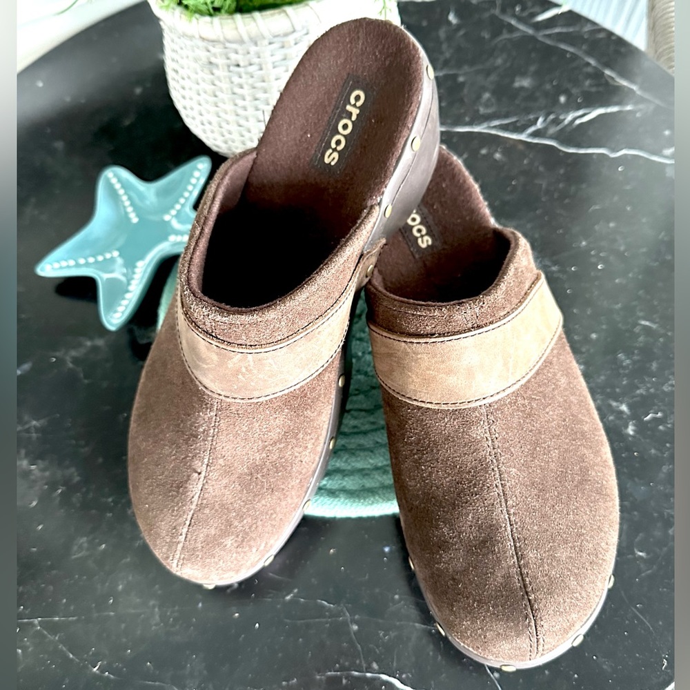 CROCS Cobbler Clogs Brown Suede Studs Sz 10 NWOT